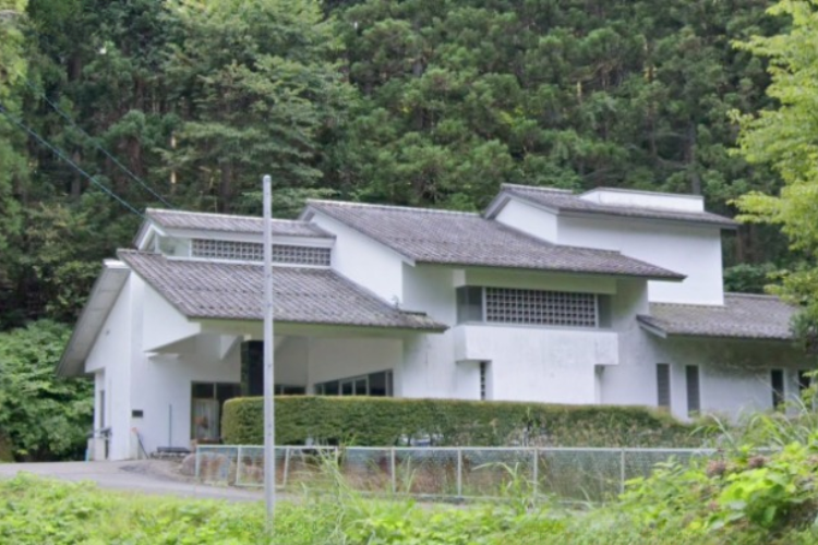 みなかみ町泉峰苑(新治火葬場)